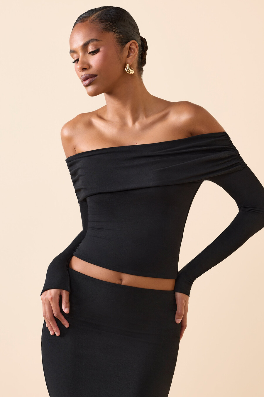 off-shoulder top met lange mouwen van modal in zwart