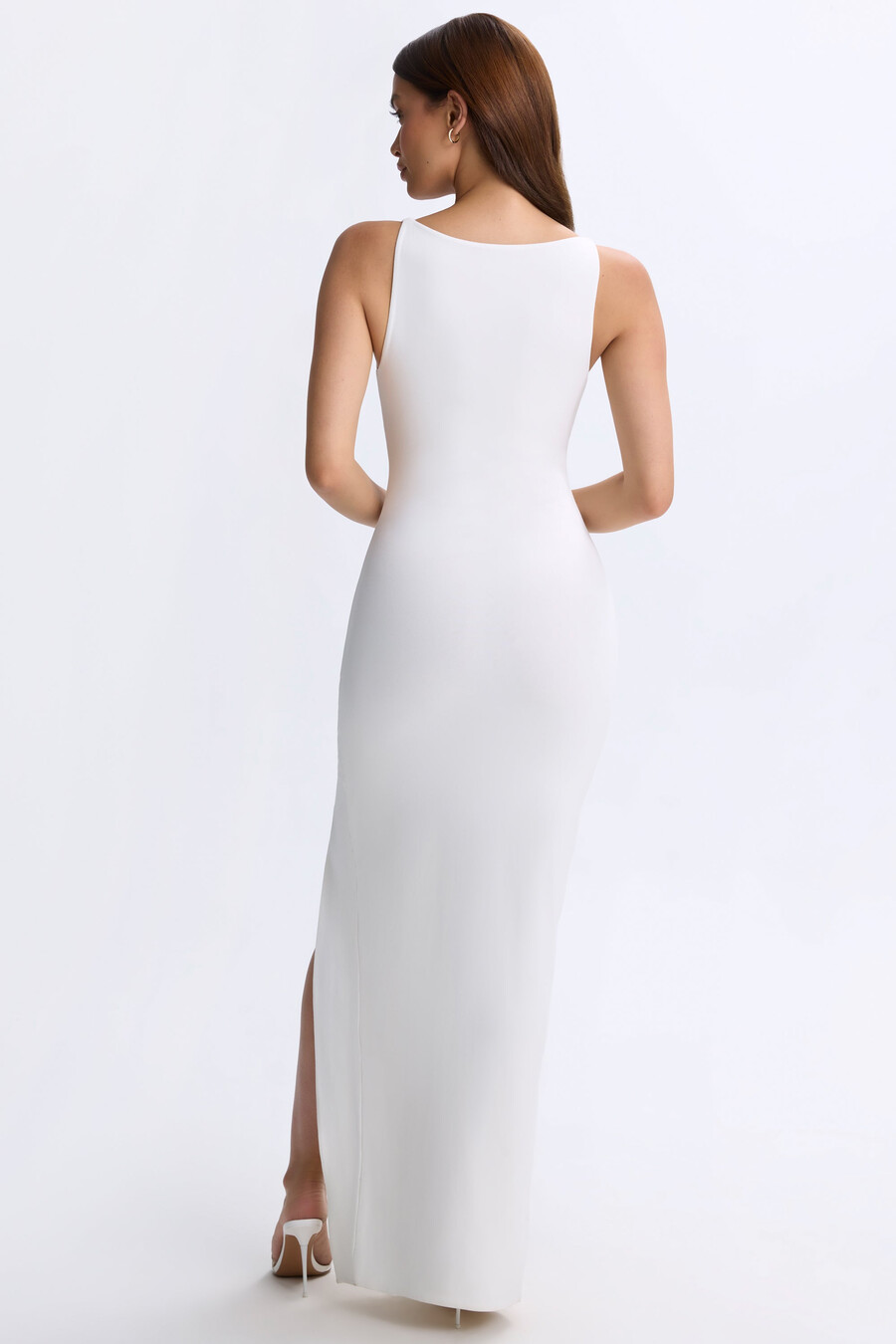 maxi-jurk met diepe v-hals en uitsnijding in wit