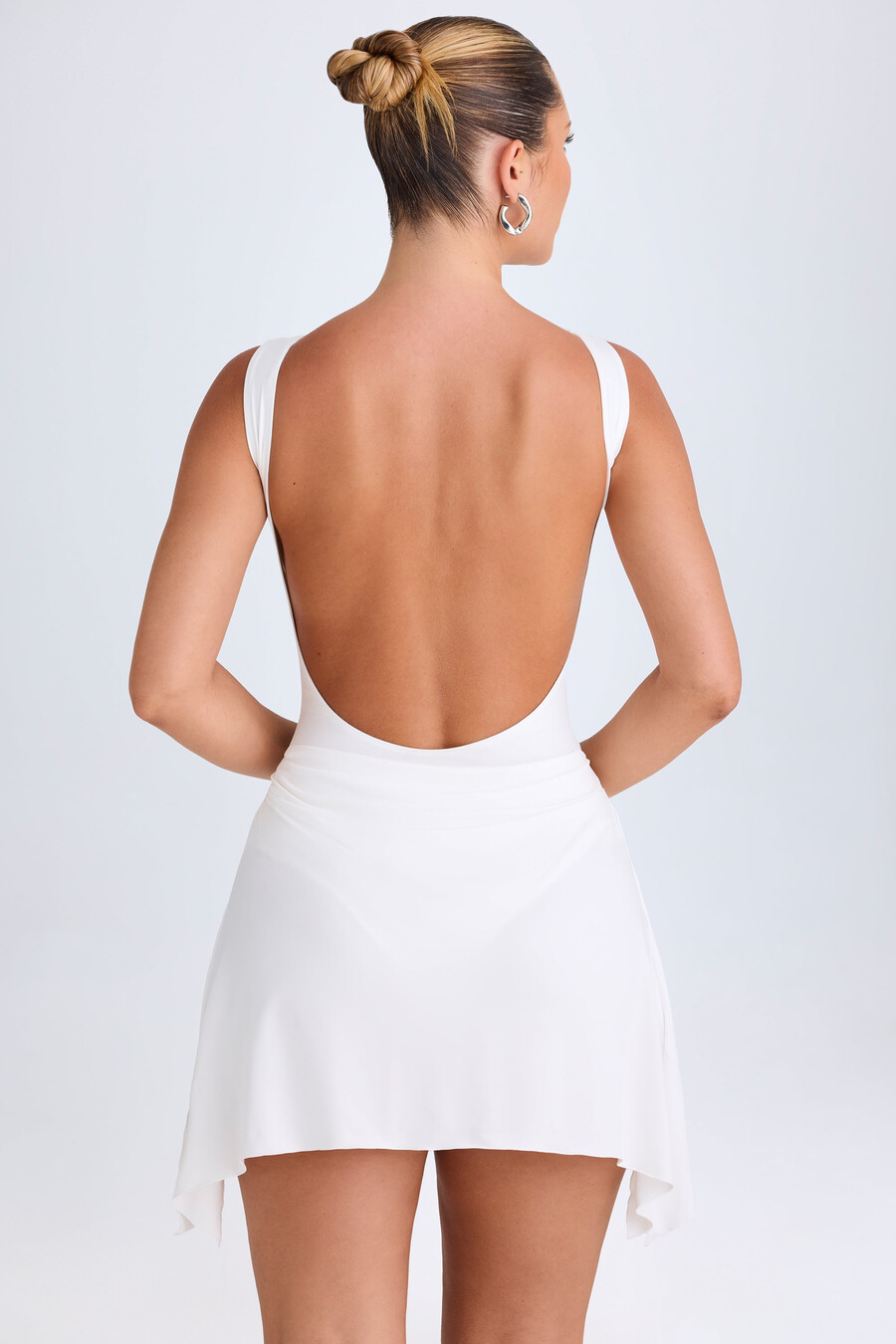 gedrapeerde mini-jurk met open rug in wit