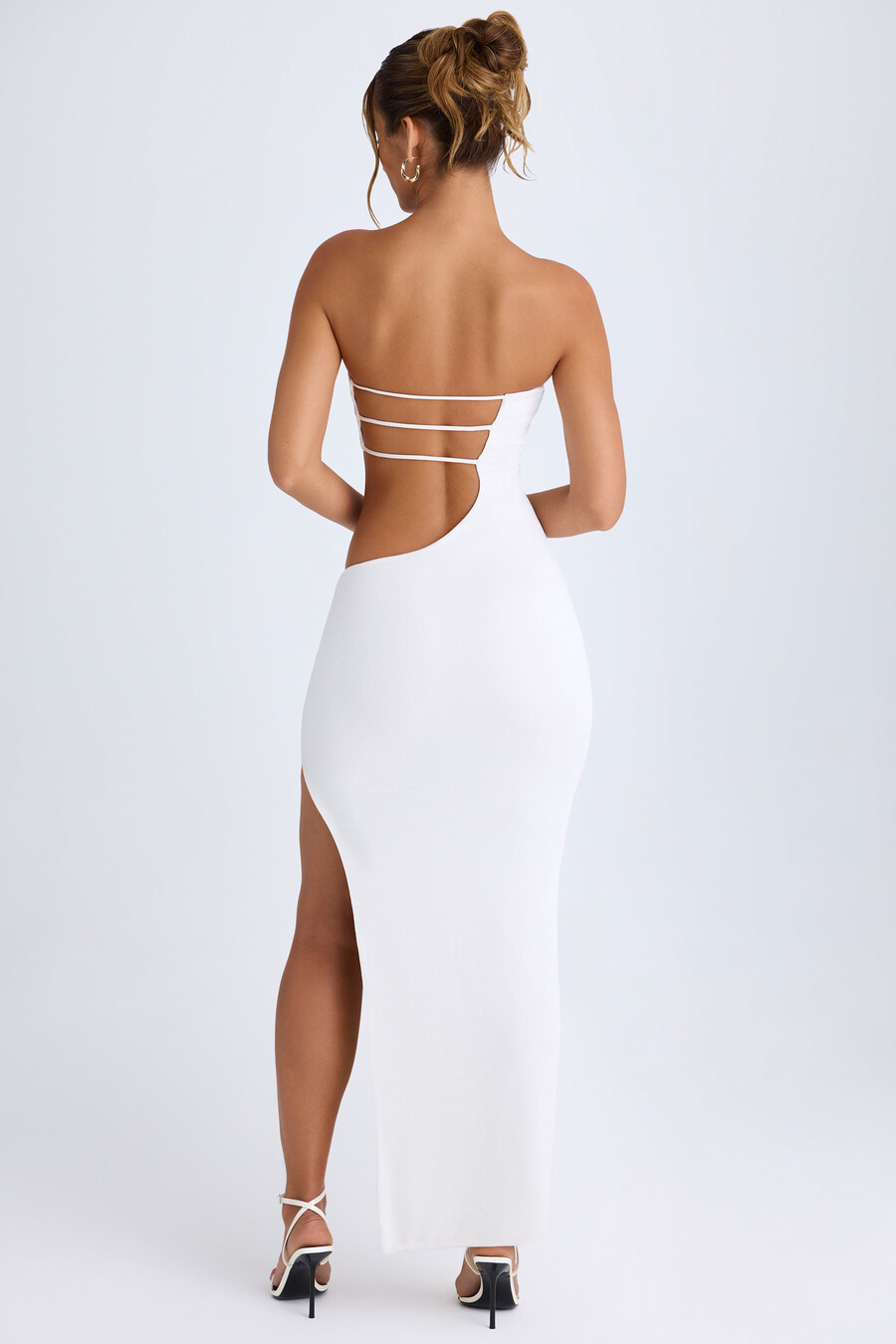 maxi-jurk met bandeau-uitsnijdingen in het wit