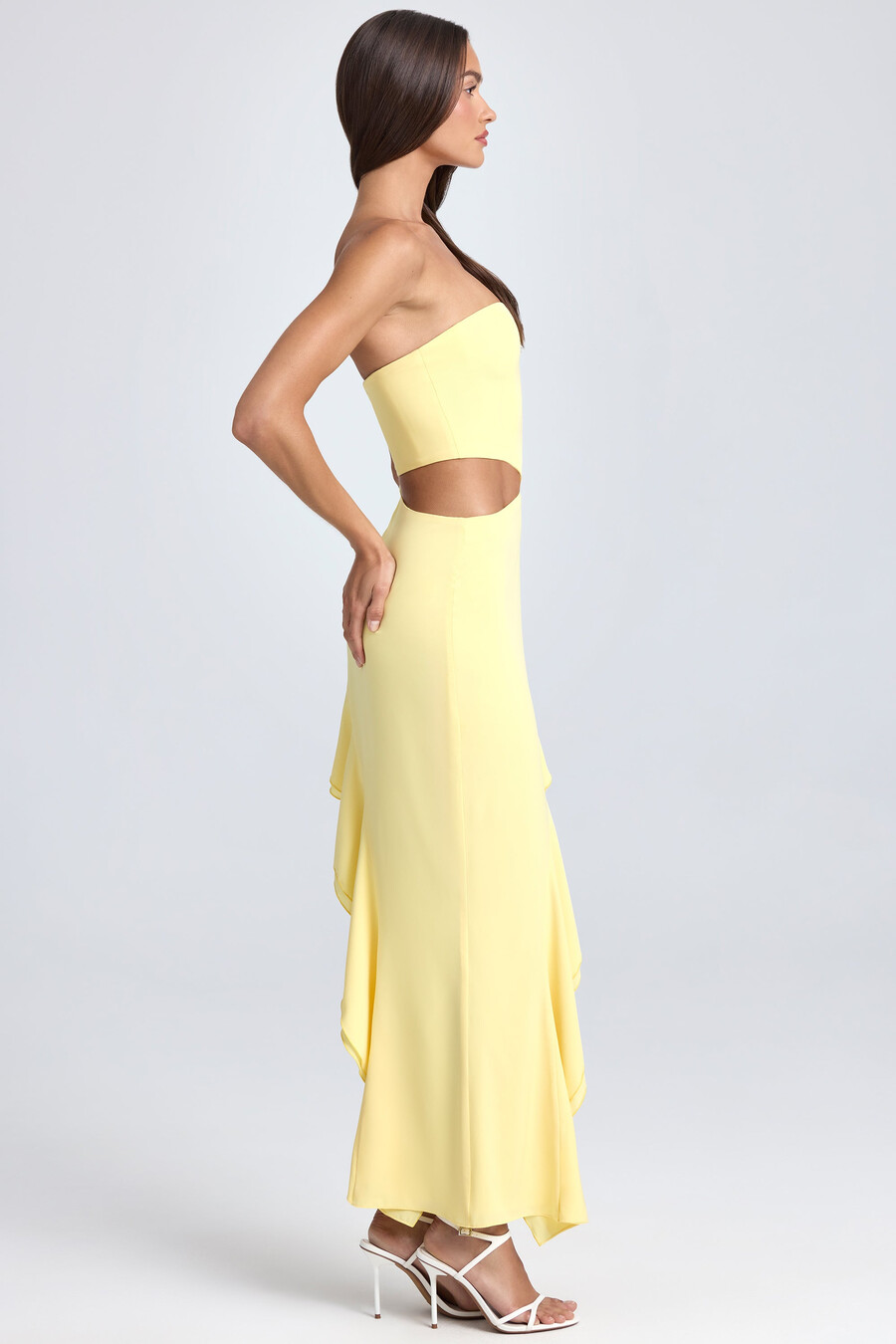 bandeau maxi-jurk met uitsnijdingen en ruches in citroensorbet.