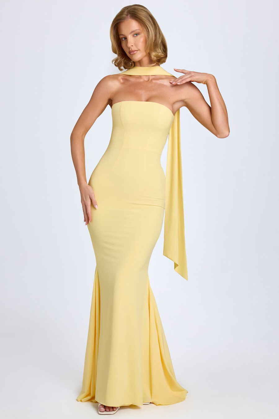 strapless jurk met sjaaldetails in pastelgeel