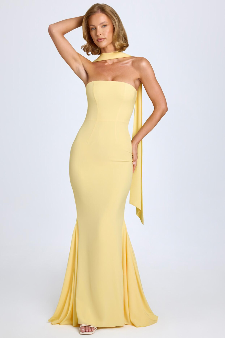strapless jurk met sjaaldetails in pastelgeel