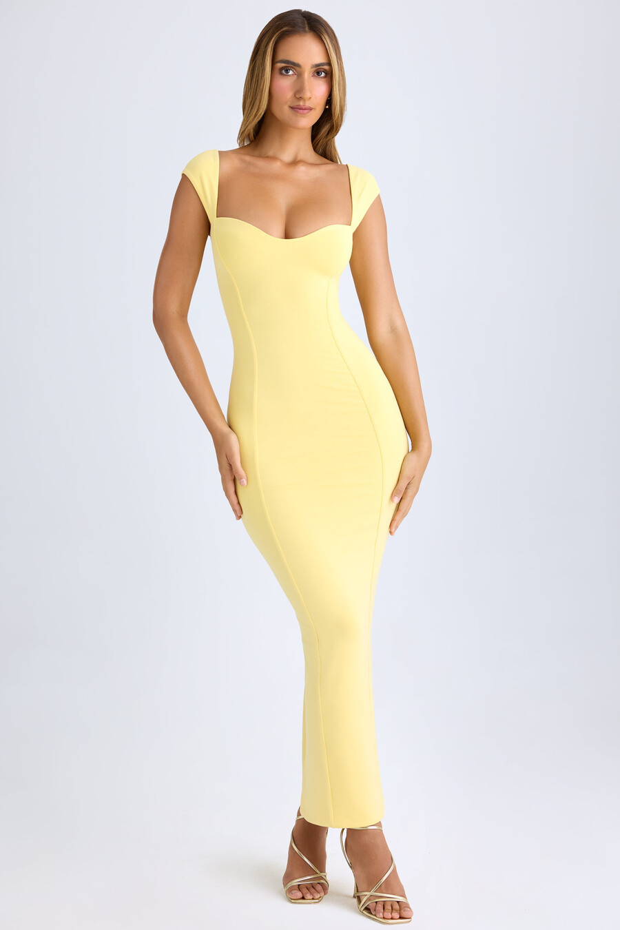 modal maxi-jurk met sweetheart-halslijn in citroensorbet.